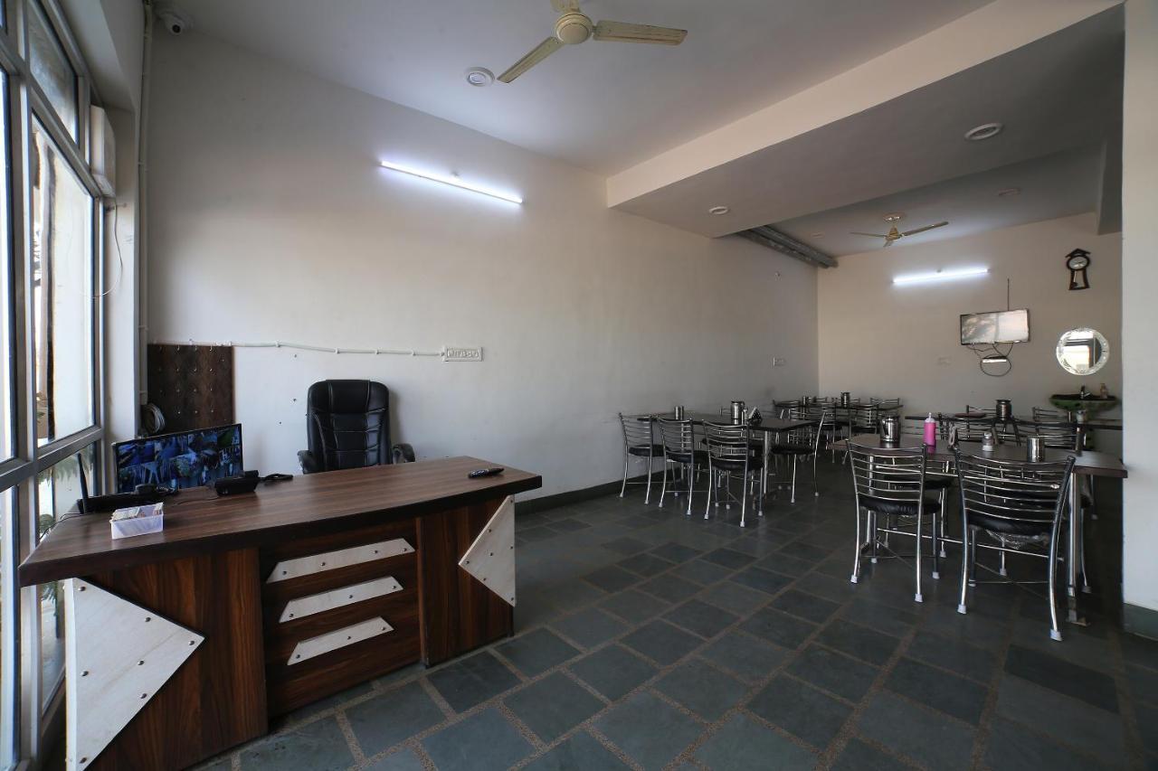 Oyo 37077 Hotel Rawat Аджмер Екстериор снимка