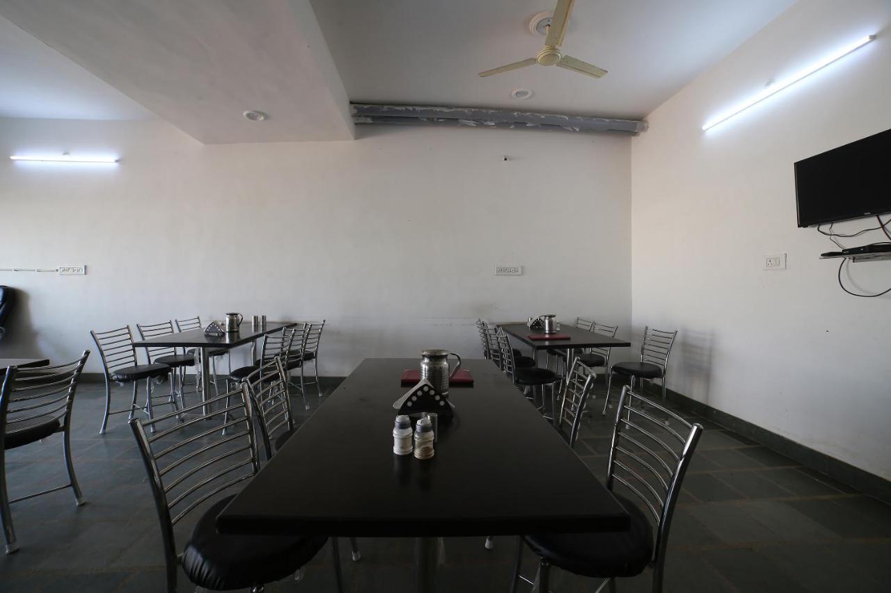 Oyo 37077 Hotel Rawat Аджмер Екстериор снимка