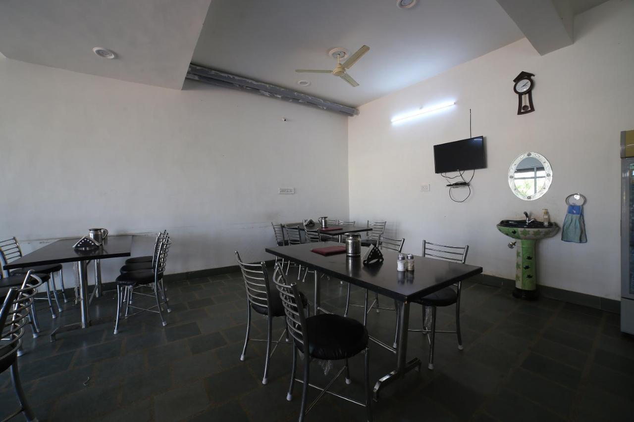 Oyo 37077 Hotel Rawat Аджмер Екстериор снимка