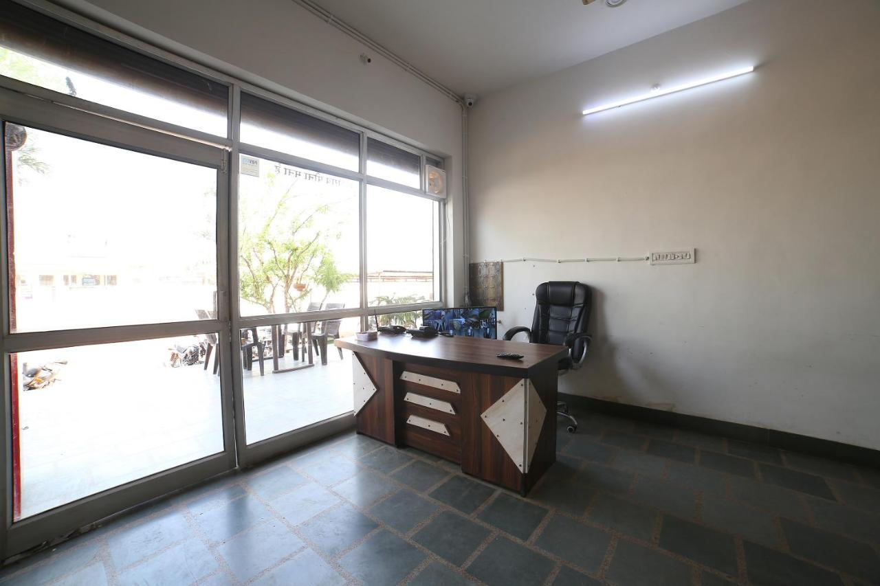 Oyo 37077 Hotel Rawat Аджмер Екстериор снимка